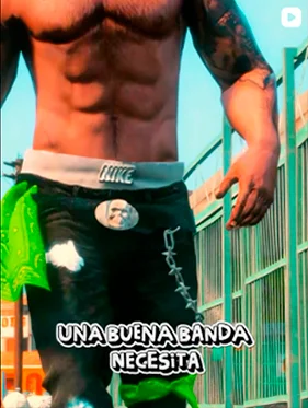 Personaje con bandana verde apoyado en una valla